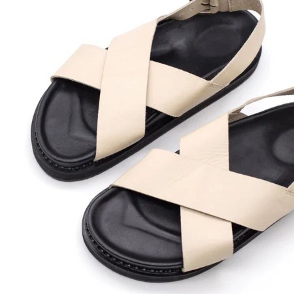 Liberté Leather Ivory Capri Sandal Size 9 NWOT